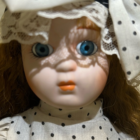 vintage doll porcelain with hat, polkadot, blue eyes heritage mint crimped hair - Picture 2 of 9